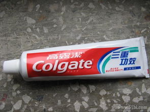 平实无华，守护口腔健康 高露洁三重功效牙膏